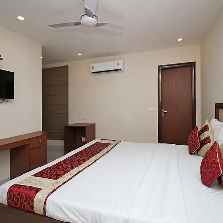 Oyo Hotel Blu Pebbles Near Delhi Airport Új-Delhi Kültér fotó