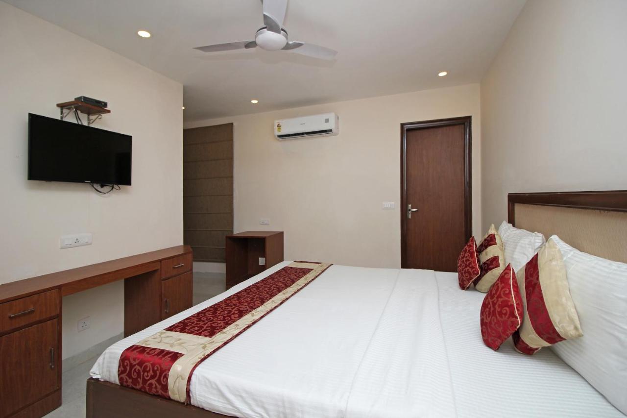 Oyo Hotel Blu Pebbles Near Delhi Airport Új-Delhi Kültér fotó