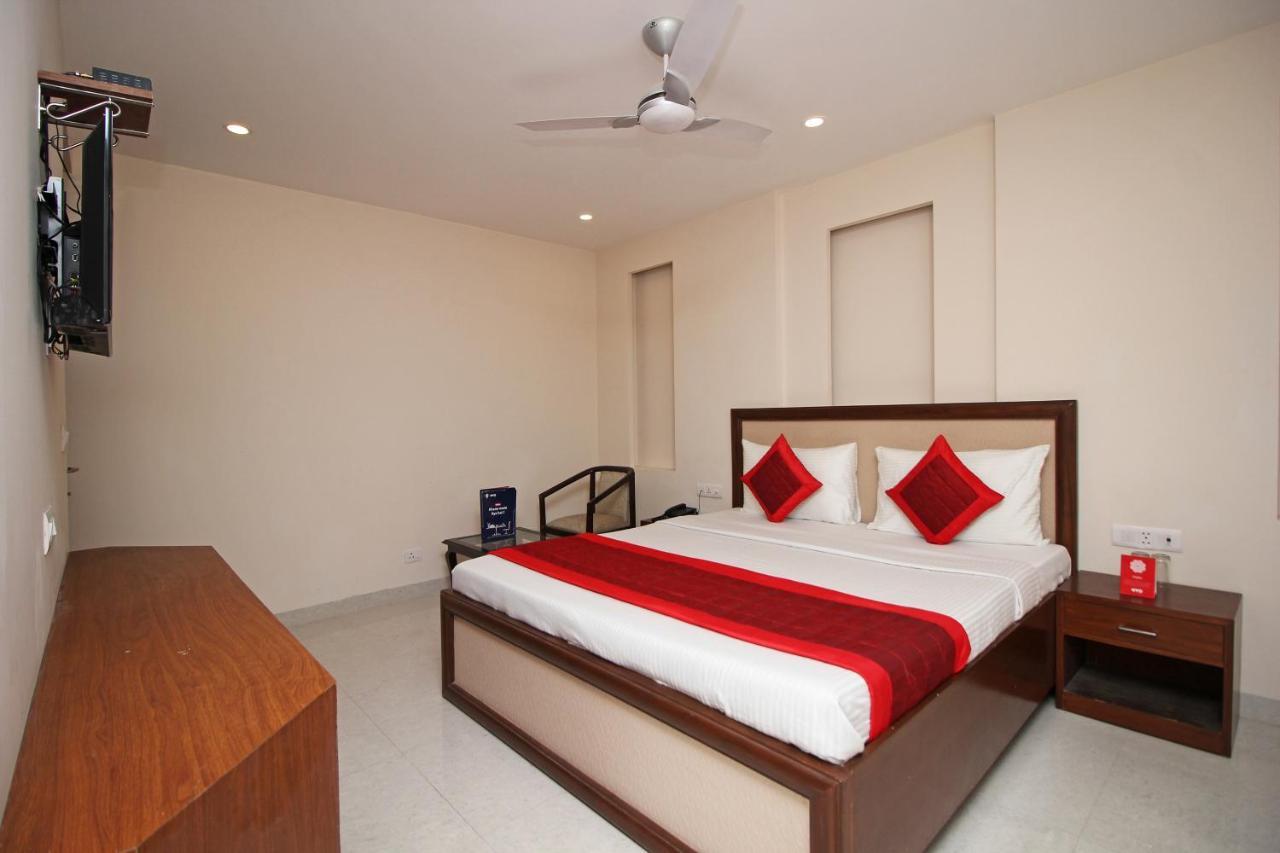 Oyo Hotel Blu Pebbles Near Delhi Airport Új-Delhi Kültér fotó