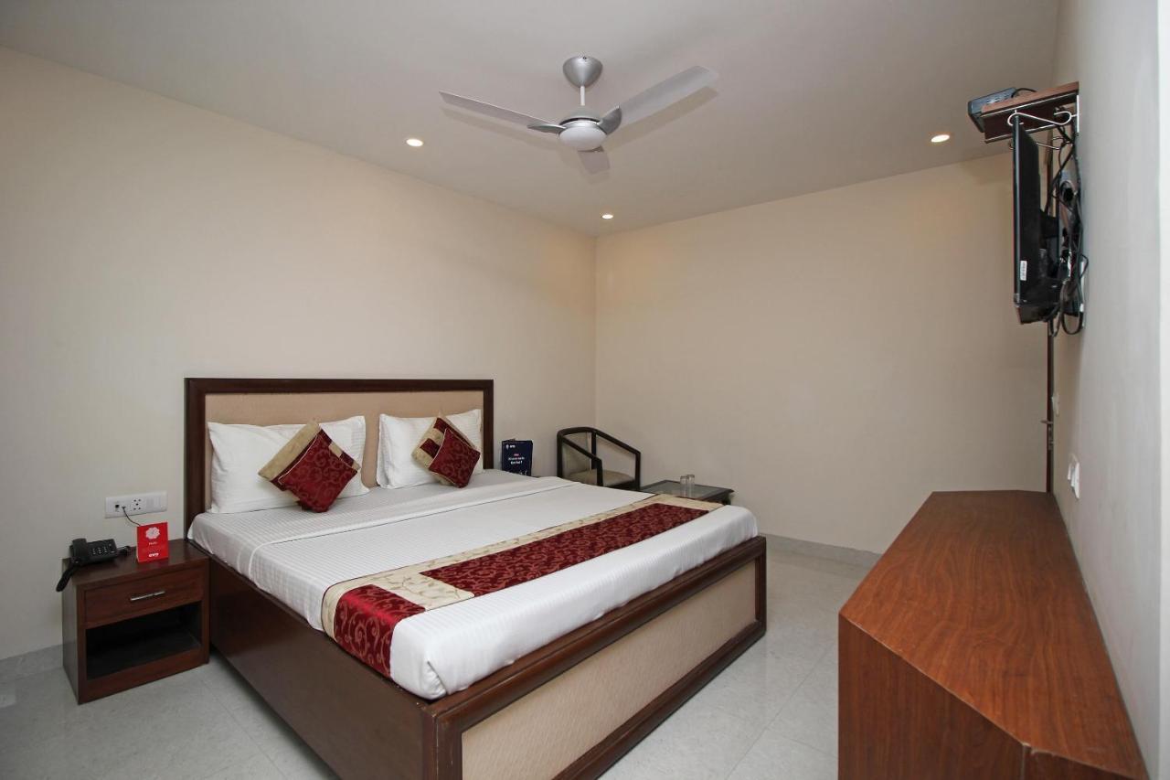 Oyo Hotel Blu Pebbles Near Delhi Airport Új-Delhi Kültér fotó