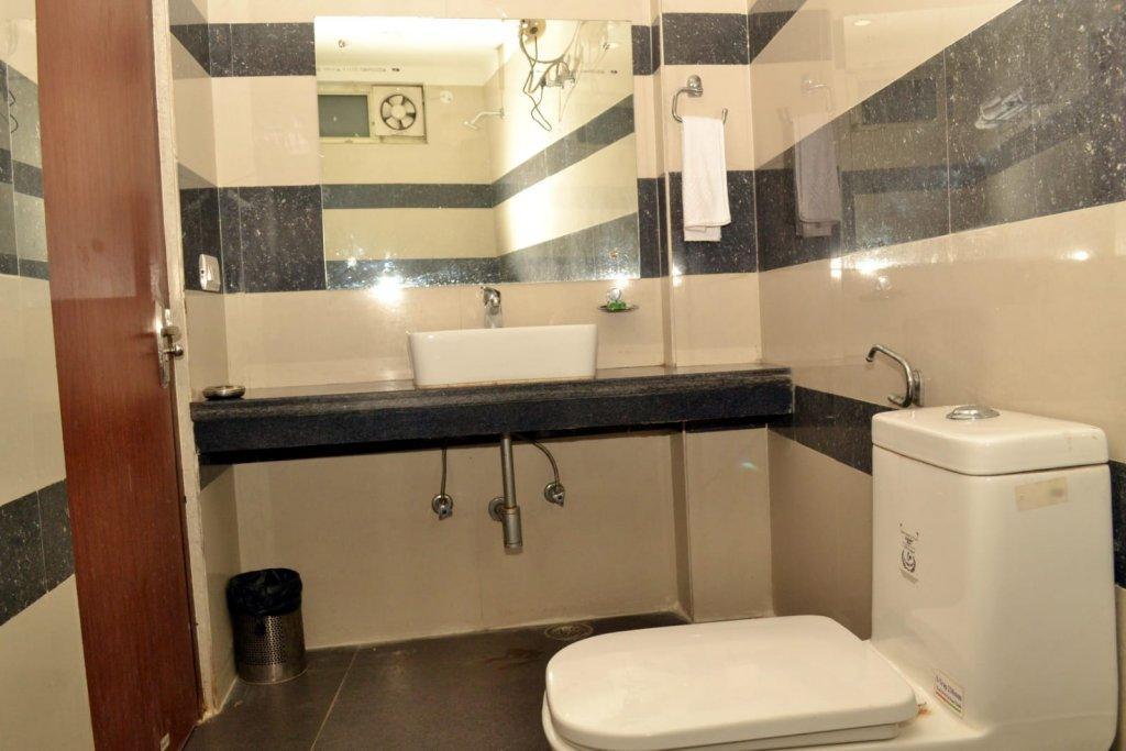 Oyo Hotel Blu Pebbles Near Delhi Airport Új-Delhi Kültér fotó